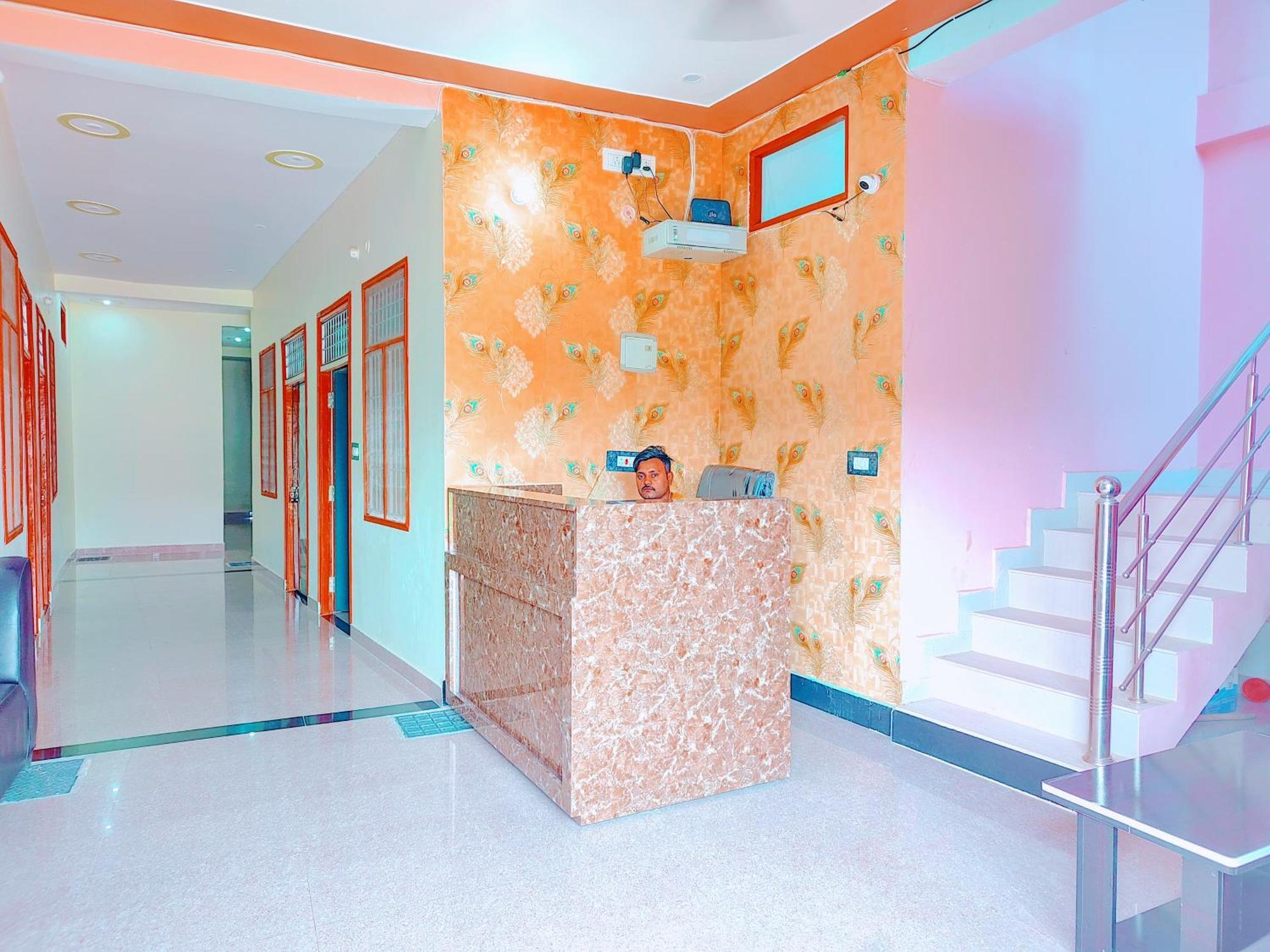 Hotel Raghukul Ayodhya エクステリア 写真