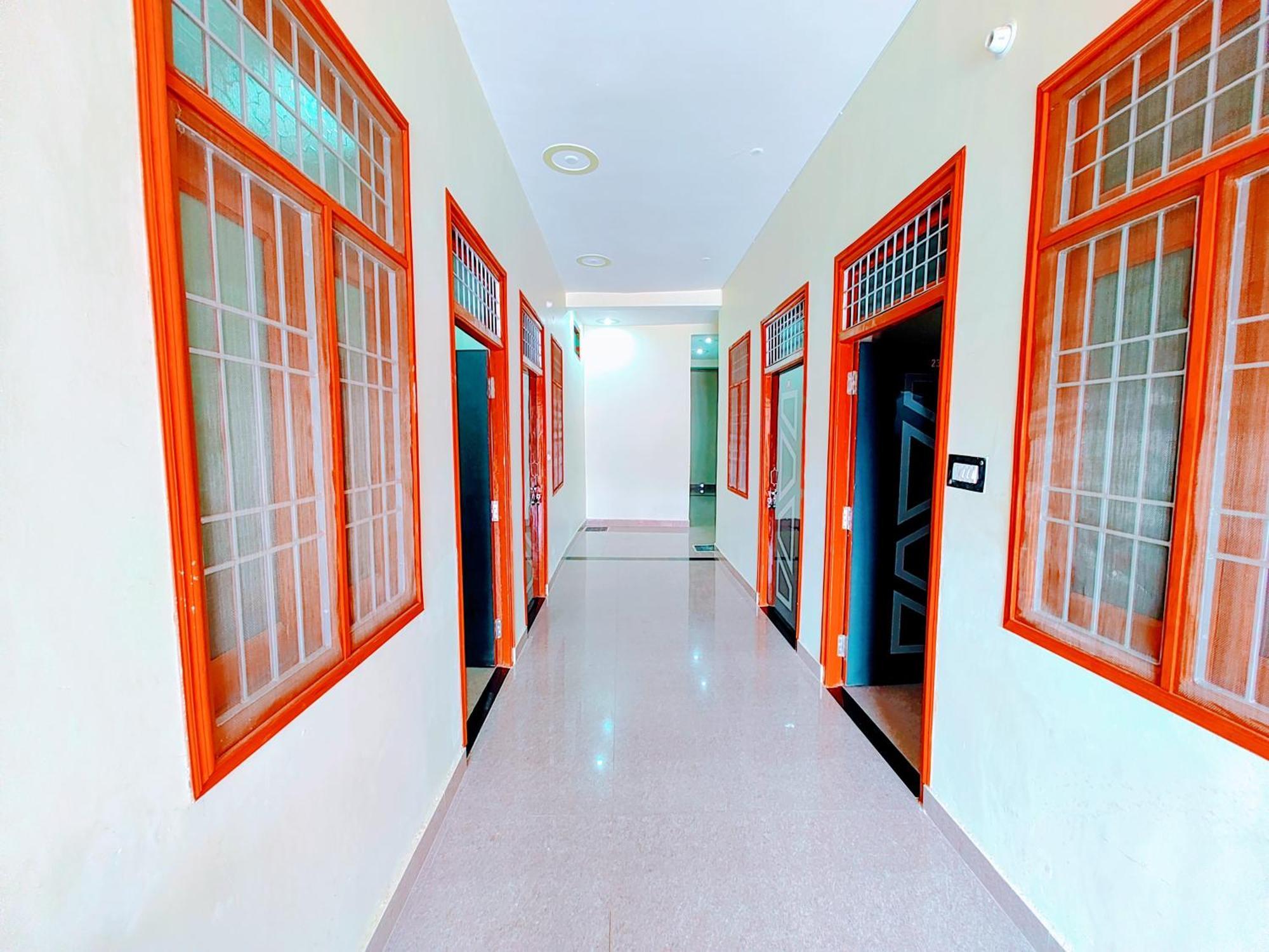 Hotel Raghukul Ayodhya エクステリア 写真