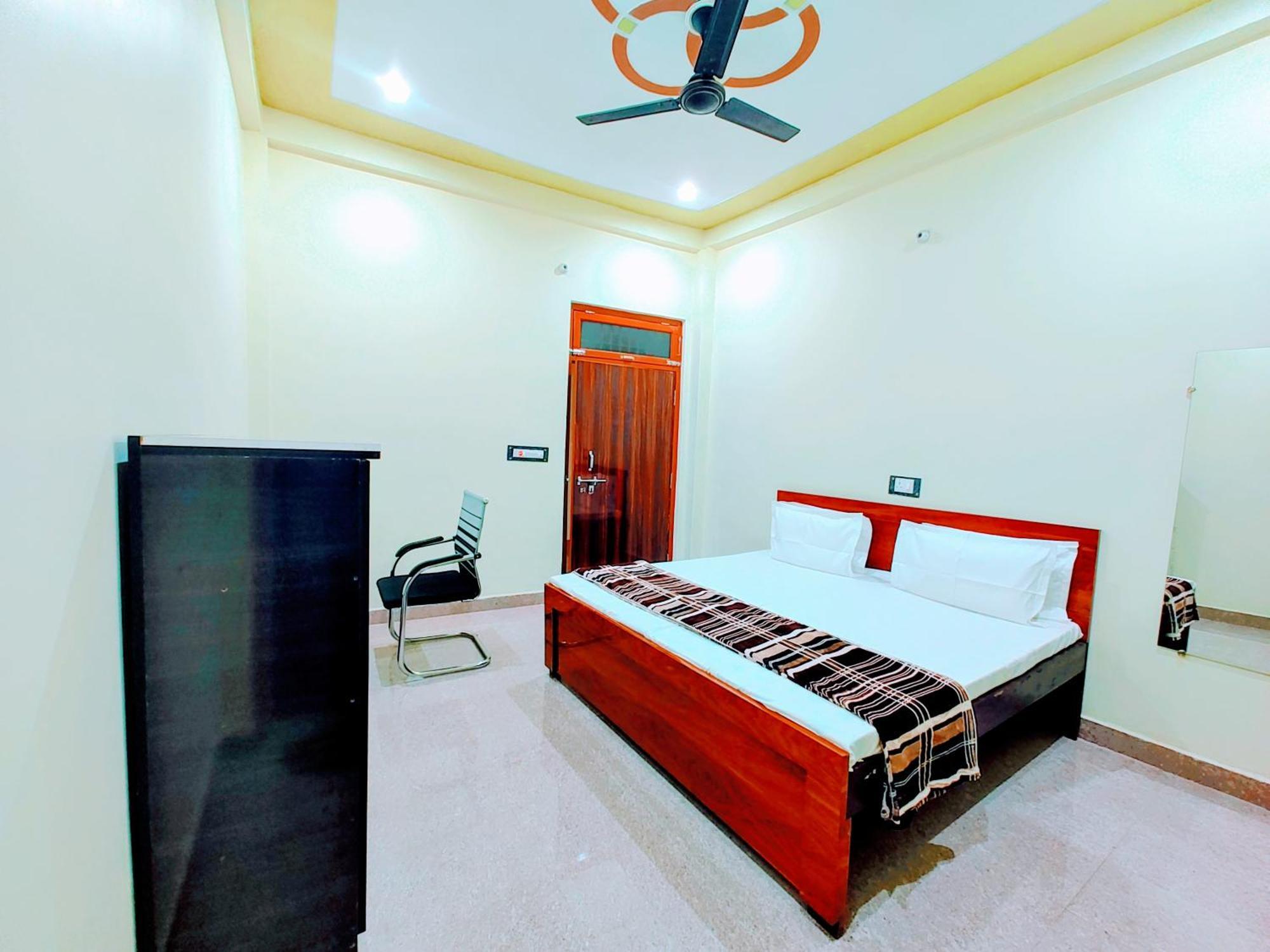 Hotel Raghukul Ayodhya エクステリア 写真