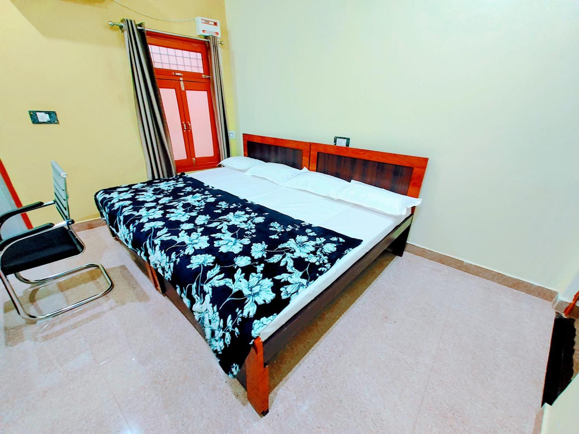 Hotel Raghukul Ayodhya エクステリア 写真