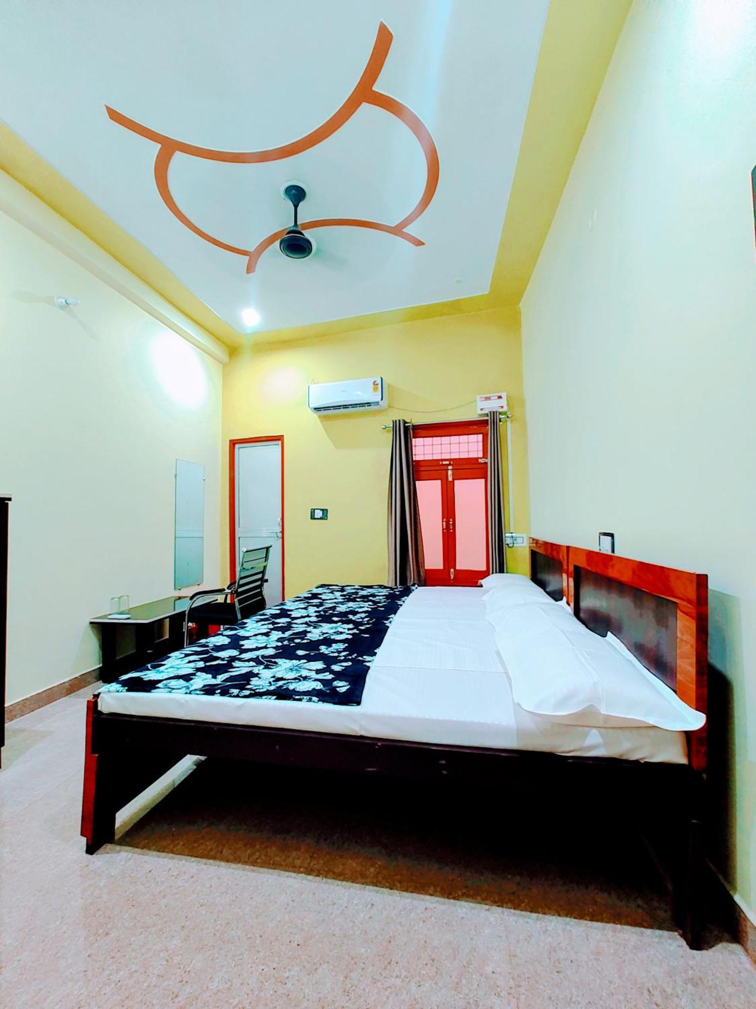Hotel Raghukul Ayodhya エクステリア 写真