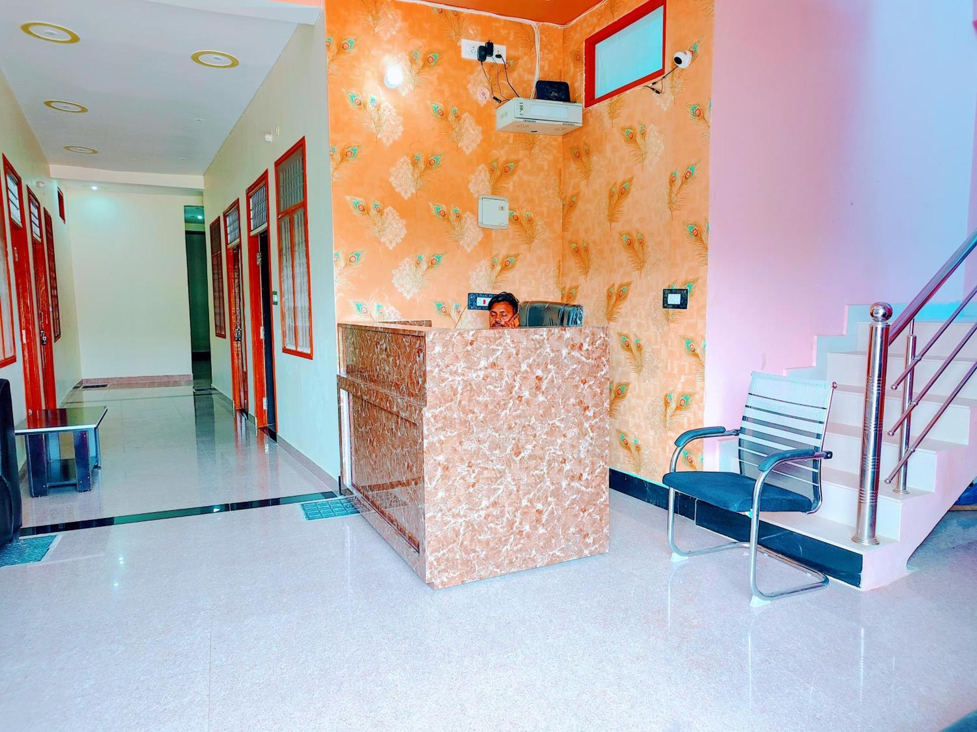 Hotel Raghukul Ayodhya エクステリア 写真